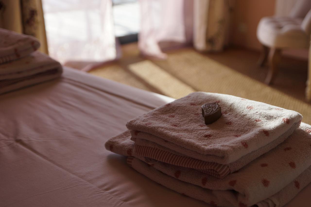 Bout De Cote Bed and Breakfast Lacam-dʼOurcet Δωμάτιο φωτογραφία